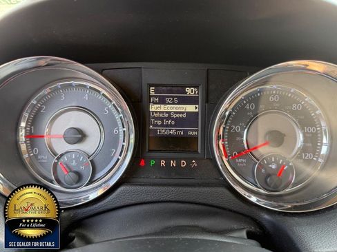 Used 2015 Chrysler Town & Country Touring FWD image 12