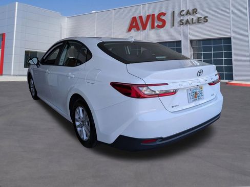 Used 2025 Toyota Camry LE image 10