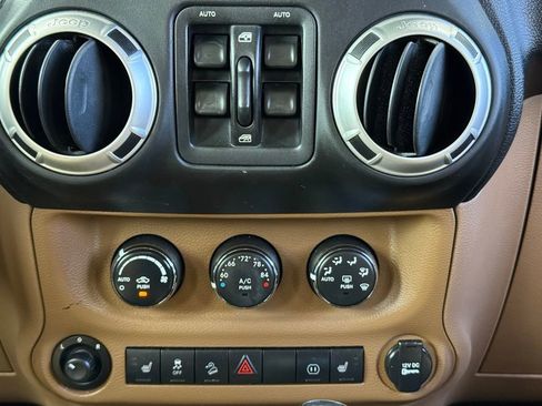 Used 2011 Jeep Wrangler Unlimited Rubicon w/ Connectivity Group image 13
