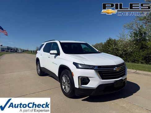 Used 2023 Chevrolet Traverse LT image 1