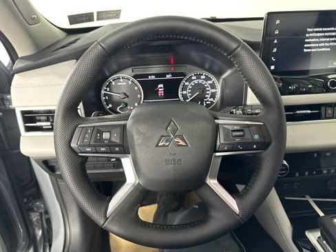 New 2026 Mitsubishi Outlander SE image 23