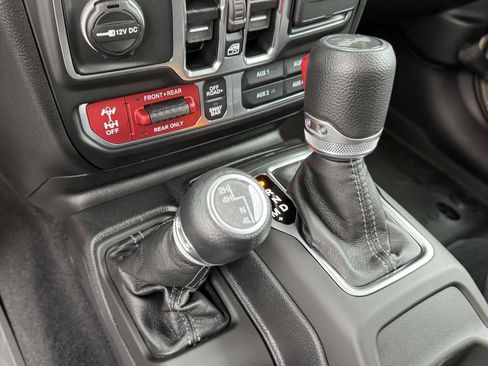 New 2025 Jeep Wrangler Unlimited Rubicon w/ Convenience Group AWD/4WD image 7