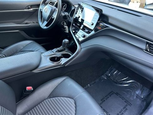 Used 2024 Toyota Camry SE image 15