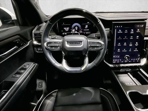 Used 2025 GMC Acadia Denali w/ Super Cruise Package FWD image 7