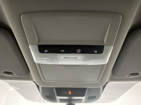 Used 2024 Nissan Rogue S FWD image 18