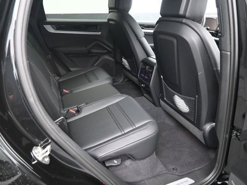 New 2026 Porsche Cayenne Coupe AWD/4WD image 16
