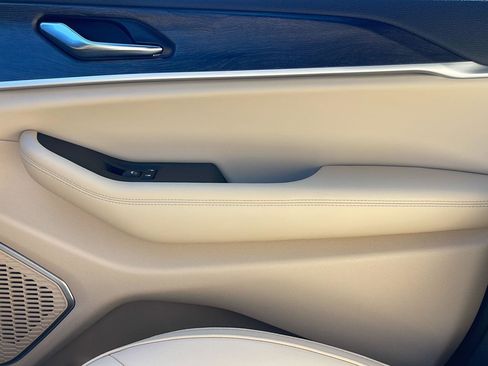 New 2026 Jeep Grand Cherokee Limited RWD image 21