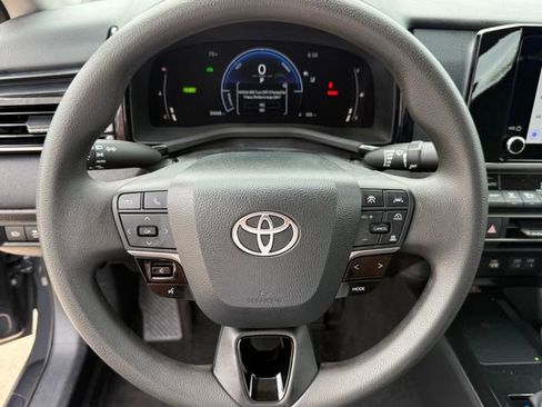 Used 2025 Toyota Camry LE image 15