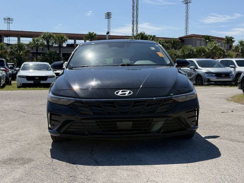 Used 2024 Hyundai Elantra SEL w/ Convenience Package FWD image 3