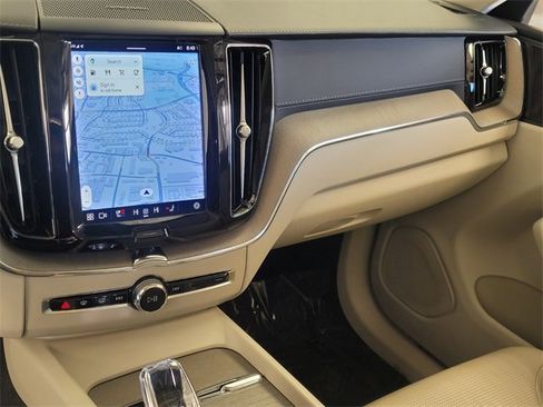 Certified 2023 Volvo XC60 B5 Ultimate w/ Climate Package image 33