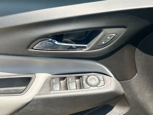 Used 2018 Chevrolet Equinox LS w/ LPO, Cargo Package FWD image 17