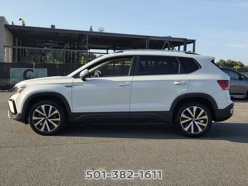 Used 2023 Volkswagen Taos SE FWD image 2