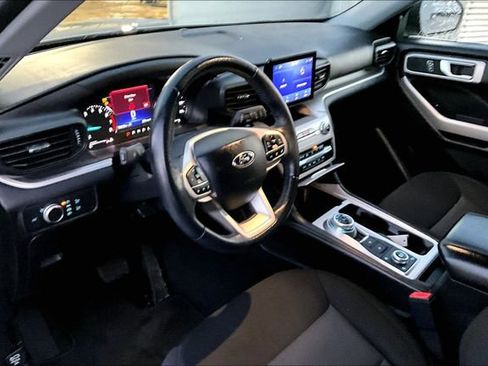 Used 2022 Ford Explorer XLT image 13