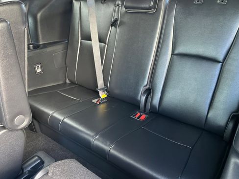 Used 2023 Toyota Highlander XLE AWD/4WD image 16