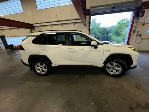 Used 2020 Toyota RAV4 LE w/ All Weather Liner Package AWD/4WD image 7
