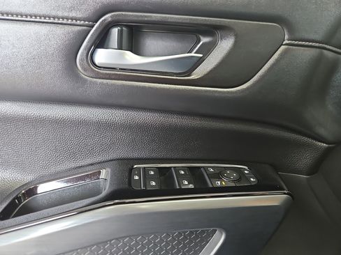 Used 2023 Nissan Pathfinder SL AWD/4WD image 7