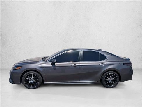 Used 2022 Toyota Camry SE FWD image 5