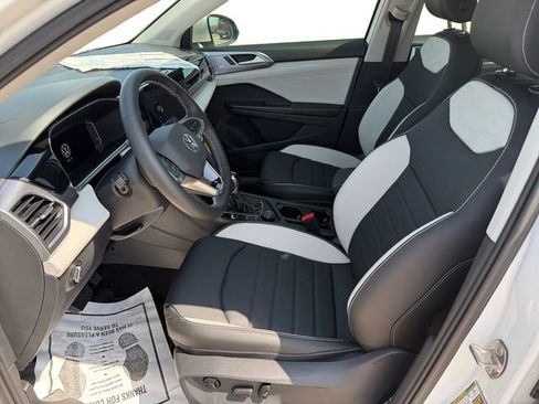 New 2025 Volkswagen Taos SEL image 9