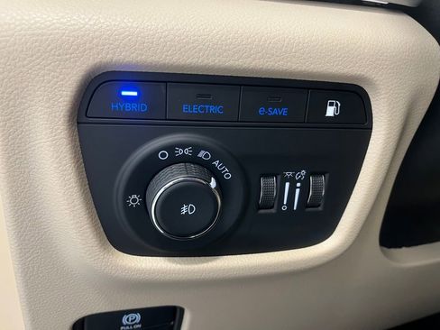 Used 2022 Jeep Grand Cherokee Limited 4xe w/ Luxury Tech Group II image 17