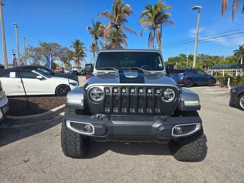 Used 2019 Jeep Wrangler Unlimited Sahara image 2