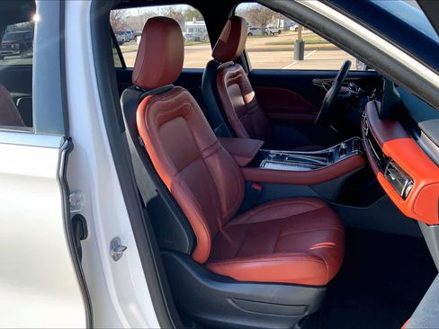 Used 2025 Lincoln Aviator Reserve RWD image 9