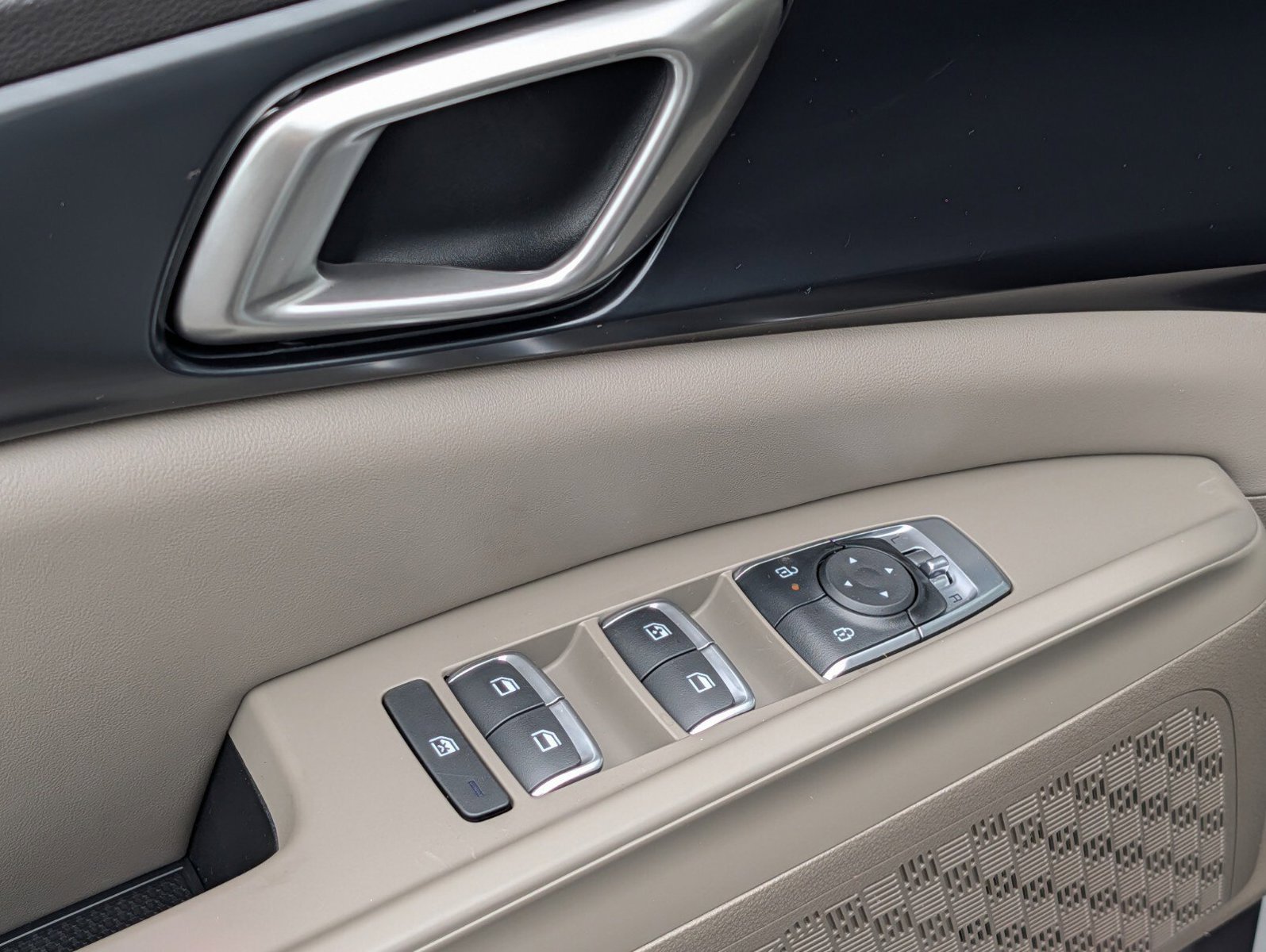 New 2027 Kia Carnival LX FWD image 30