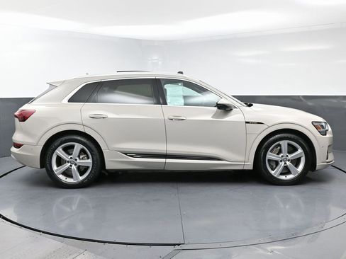 Used 2019 Audi e-tron Premium Plus image 9