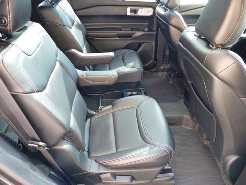 Used 2020 Ford Explorer ST w/ ST Street Pack image 31