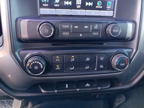 Used 2018 Chevrolet Silverado 1500 LT AWD/4WD image 19