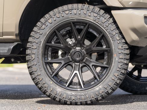 Used 2025 Ford Bronco Outer Banks AWD/4WD image 40