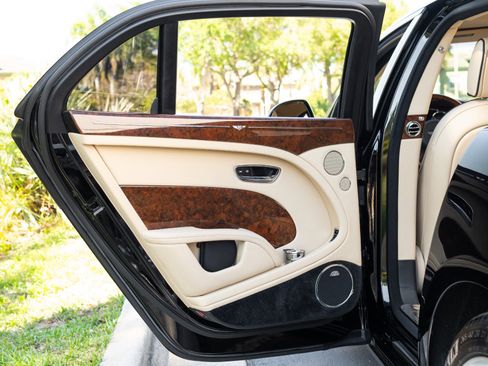 Used 2014 Bentley Mulsanne RWD image 49