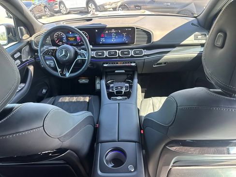 Used 2024 Mercedes-Benz Maybach GLS 600 4MATIC image 9