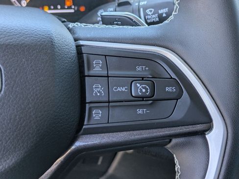 Used 2023 Jeep Grand Cherokee Laredo w/ Luxury Tech Group I AWD/4WD image 20