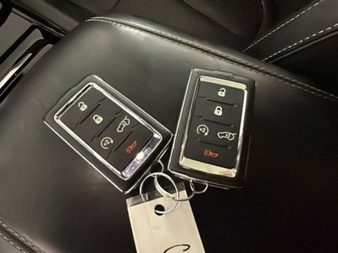 Used 2023 Jeep Grand Cherokee Overland w/ Luxury Tech Group IV AWD/4WD image 20