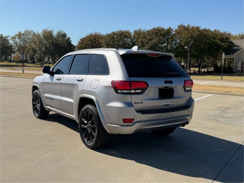 Used 2020 Jeep Grand Cherokee Altitude image 4
