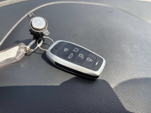 Used 2024 Nissan Kicks SR FWD image 18