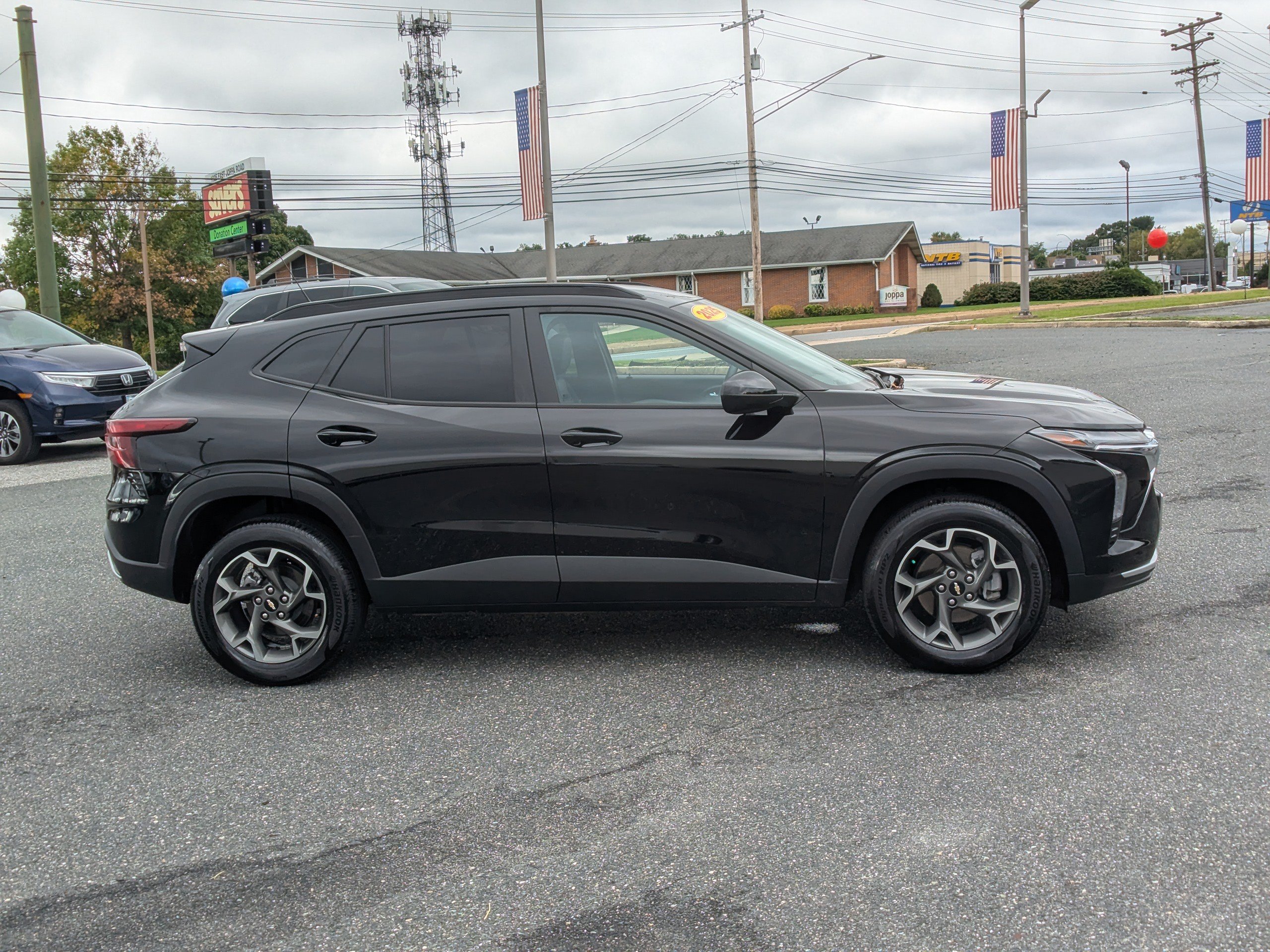 Used 2025 Chevrolet Trax LT FWD image 10