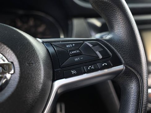 Used 2017 Nissan Rogue S w/ S Appearance Package FWD image 27
