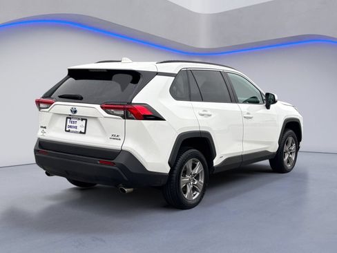 Used 2023 Toyota RAV4 XLE AWD/4WD image 5