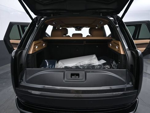 Used 2025 Land Rover Range Rover SE AWD/4WD image 15