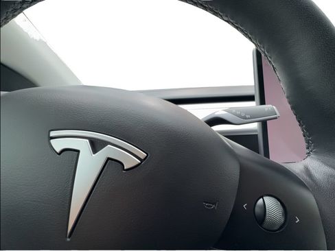 Used 2022 Tesla Model Y Performance AWD/4WD image 36