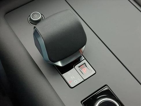 New 2026 Land Rover Discovery S image 19