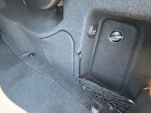 Used 2014 Mercedes-Benz E 350 4MATIC Sedan image 19