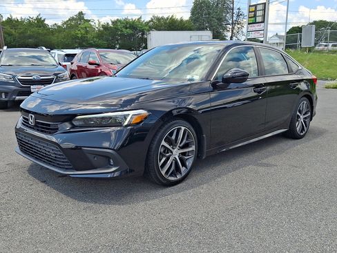 Used 2023 Honda Civic Touring image 3