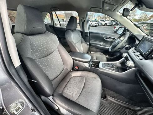 Used 2022 Toyota RAV4 XLE image 32