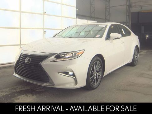 Used 2016 Lexus ES 350 w/ Premium Package w/Wood Trim FWD image 5