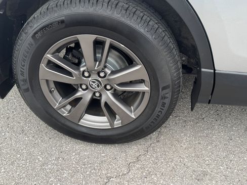 Used 2017 Toyota RAV4 XLE image 5