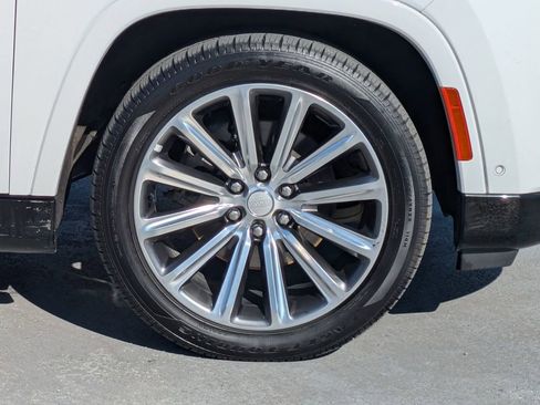 Used 2023 Jeep Grand Wagoneer L Series II image 7