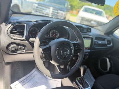 Used 2021 Jeep Renegade Latitude AWD/4WD image 14
