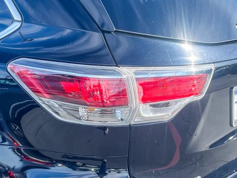 Used 2014 Toyota Highlander Limited Platinum image 8